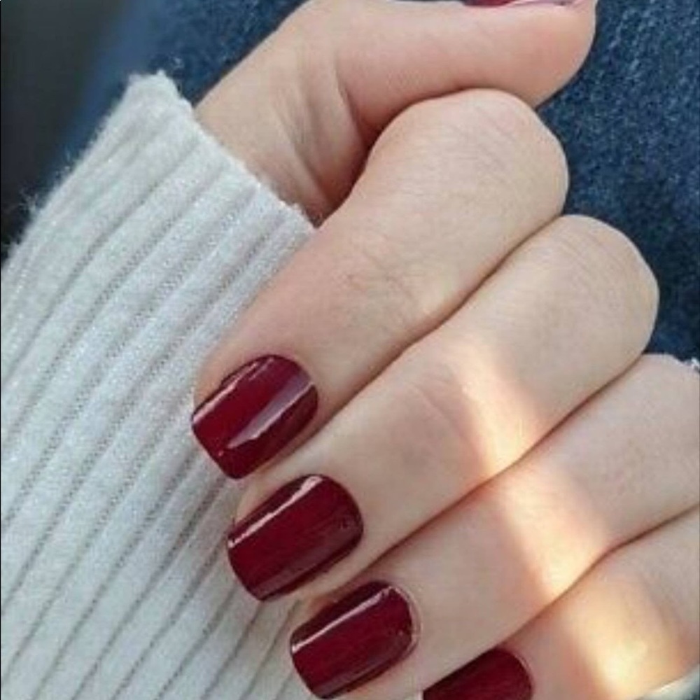*Retired* Color Street: London Calling | Dark Red Classic Solid Fall Winter - Picture 8 of 11